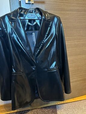 NWT Alice and Olivia Black  Patent Leather Blazer size 4